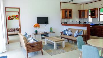 Luxury House, Garden View | Living area