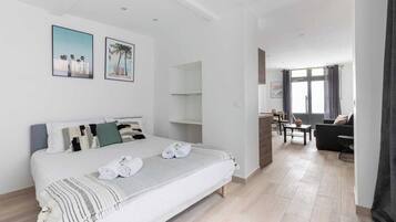 1 dormitorio, tabla de planchar con plancha, Internet y ropa de cama