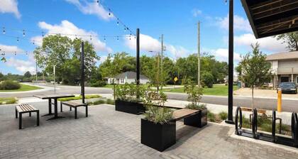 Nomad - Arts District - Garage - 0.5 mi DT