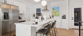 Nomad - Arts District - Garage - 0.5 mi DT