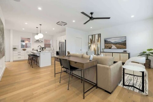 Pathfinder - Arts District - Garage - 0.5 mi DT