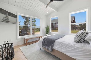 4 bedrooms, iron/ironing board, WiFi, bed sheets - Pineview - Beaver Lake - 2 Living Rooms - Hot Tub (Rogers)