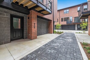 Property grounds - Pioneer - Arts District - Garage - 0.5 mi DT (Bentonville)