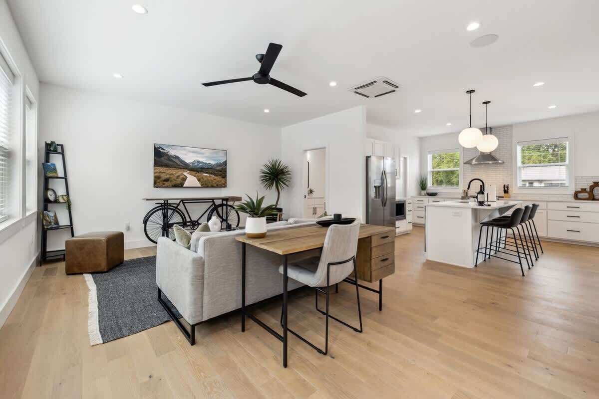 Televisión y oficina 