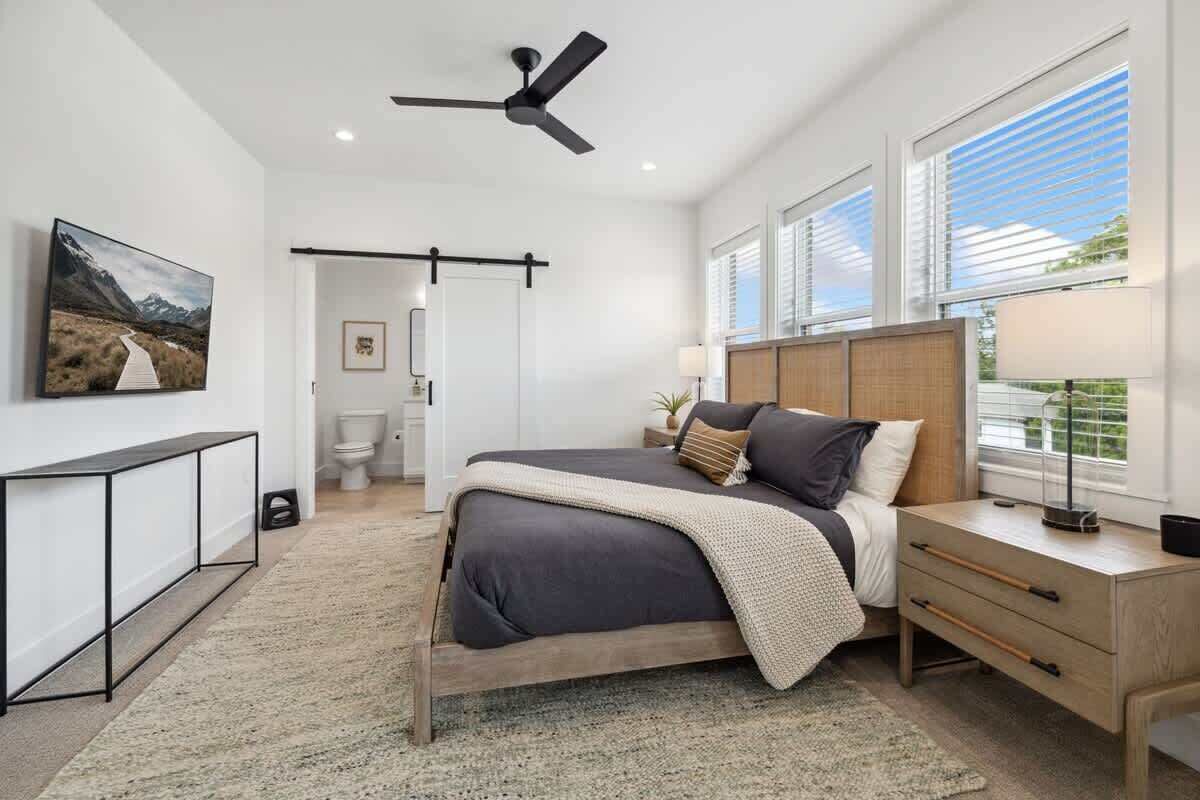 2 habitaciones, tabla de planchar con plancha, wifi y ropa de cama 