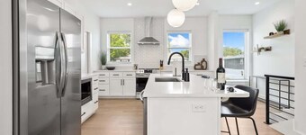 Trailblazer - Arts District - Garage - 0.5 mi DT