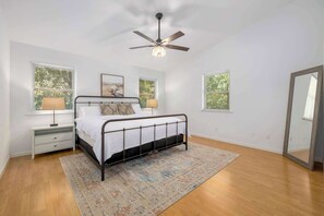 4 habitaciones, tabla de planchar con plancha, cuna de viaje y wifi 