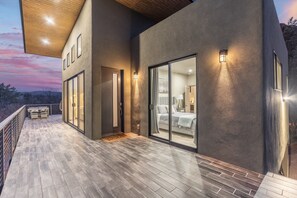 3 bedrooms, iron/ironing board, WiFi, bed sheets - NEW|Moondance Red Rock Retreat|Epic Views (Sedona)