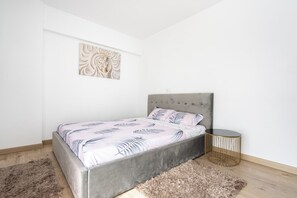 2 chambres, fer et planche à repasser, Wi-Fi, draps fournis
