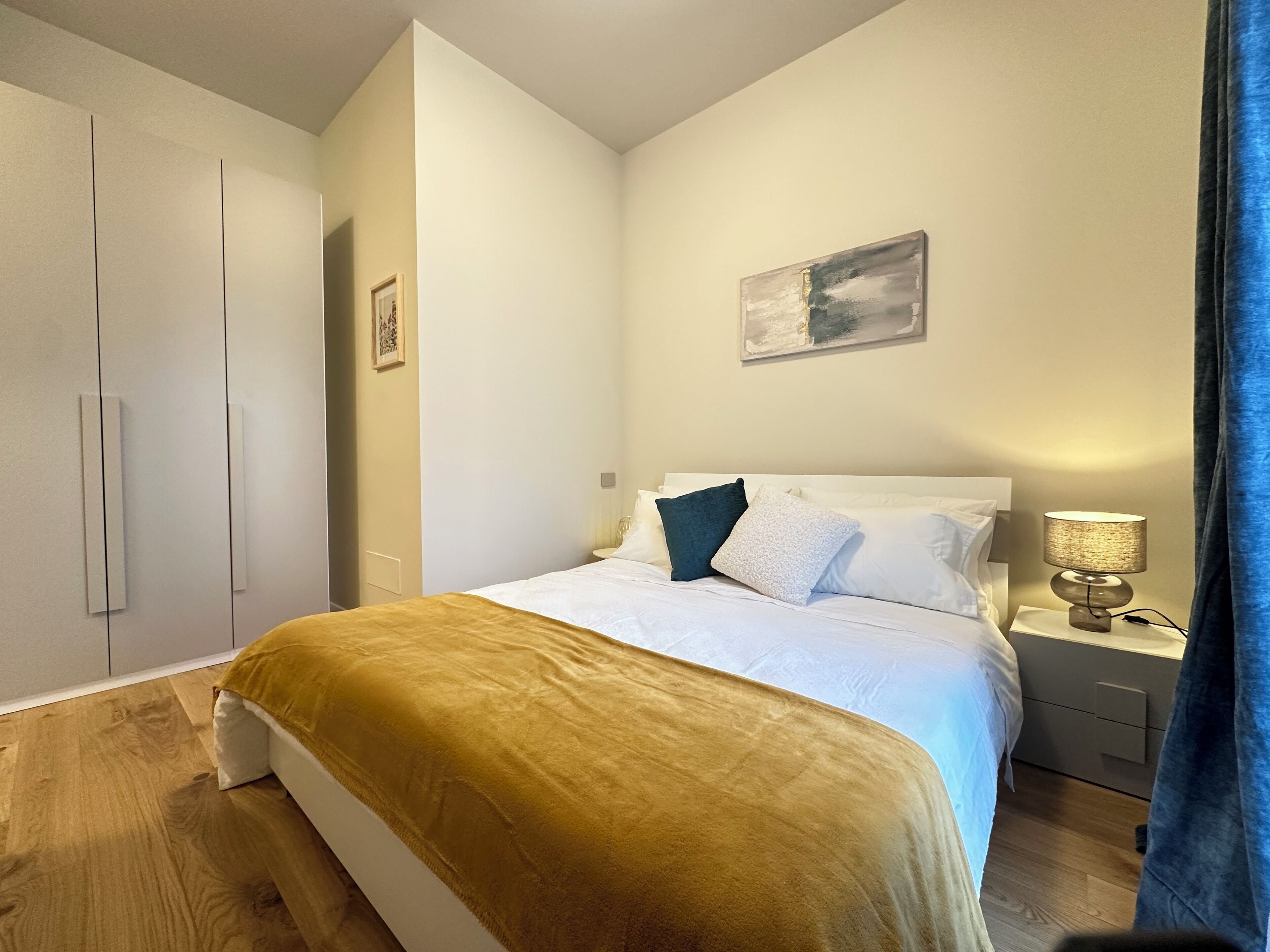 1 dormitori, planxa i posts de planxar, wifi i roba de llit 