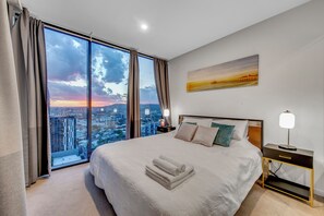 1 dormitorio, tabla de planchar con plancha, wifi y ropa de cama