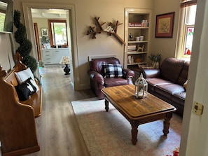 Smart TV - 3 bedroom home, Located on the main street of Crookwell (Crookwell)