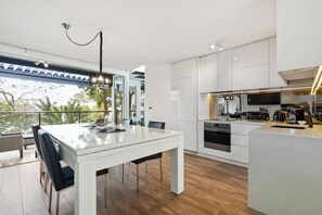 Dining - Bellevue Escape -  Stylish Bellevue Hill Apartment (Bellevue Hill)