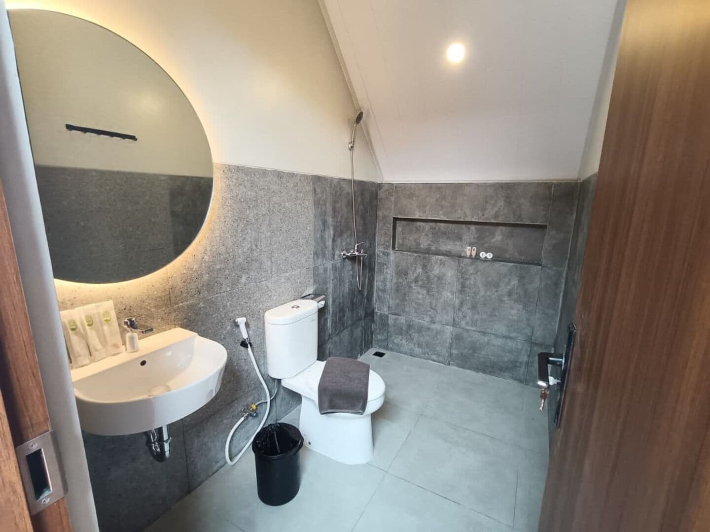 Family Room, 2 Bedrooms, Balcony, City View | Bathroom | Towels