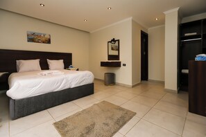 Free minibar, laptop workspace, free WiFi, bed sheets - pyramids sun light view inn (Giza)