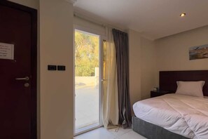 Comfort-Doppel- oder -Zweibettzimmer, 4 Schlafzimmer, Terrasse, Parkblick | Terrasse/Patio