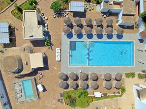 Piscine extérieure (ouverte en saison)