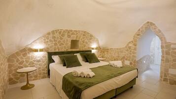 传统双人房 | 客房内保险箱、免费 WiFi