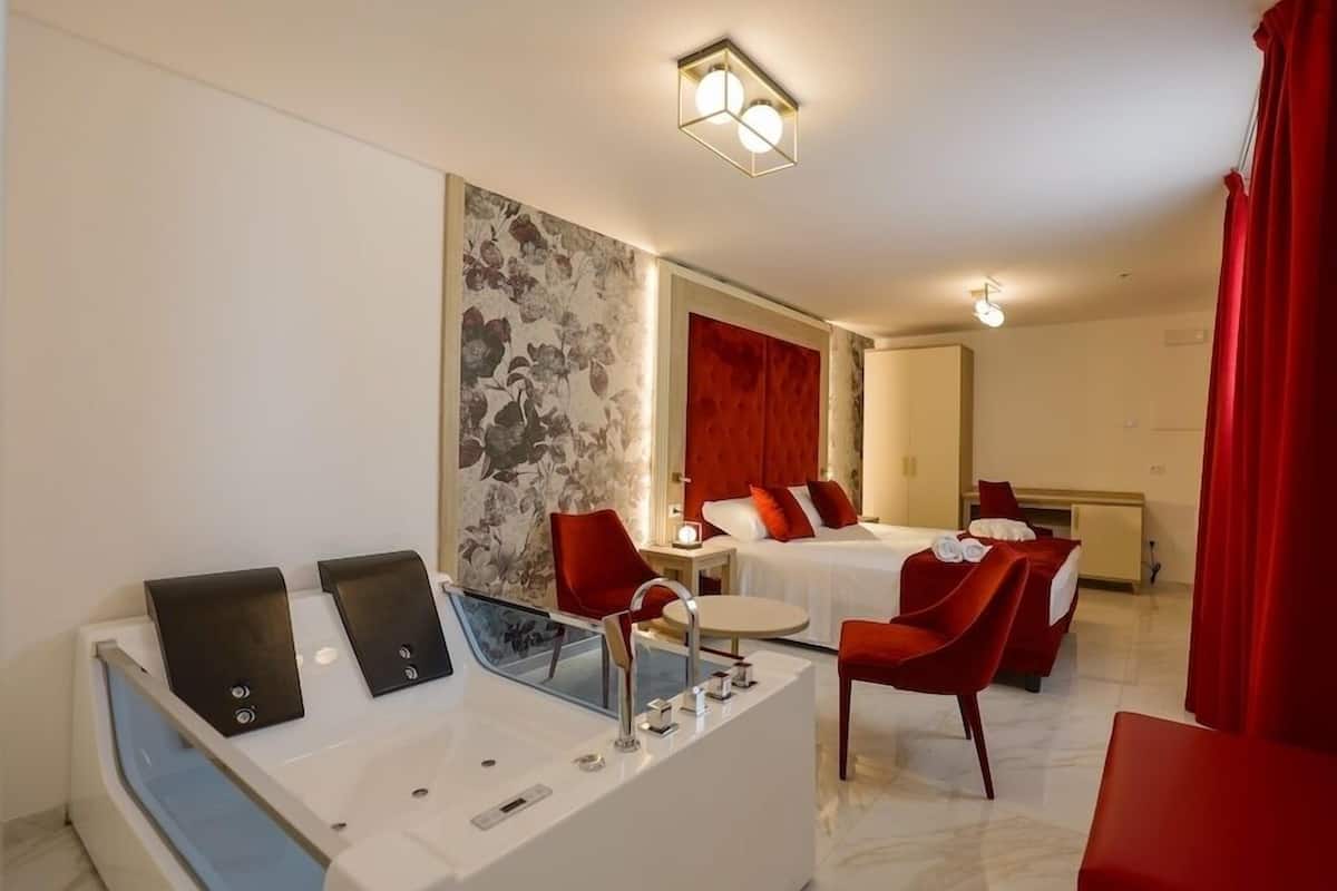 Kamar Double Mewah | Brankas dan Wi-Fi gratis