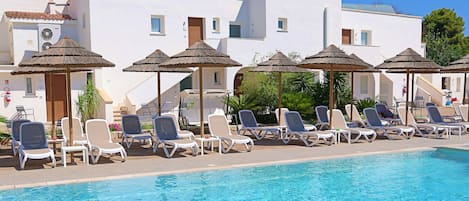 Piscine extérieure (ouverte en saison)