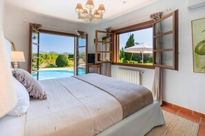 5 bedrooms, iron/ironing board, travel cot, free WiFi