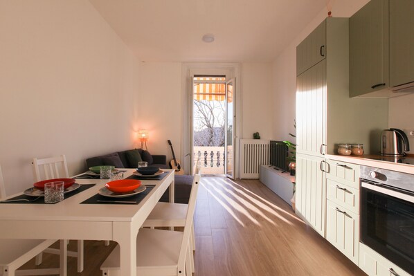 Réfrigérateur, four, plaque de cuisson, lave-vaisselle