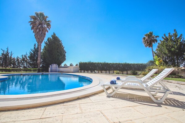 Pool - Apartment in Albufeira Near sea Beach (Albufeira)