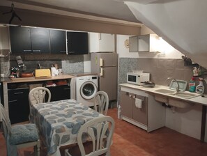 Private kitchen - Typical southern village house in the heart of town - ideal for sightseeing (Pézenas)
