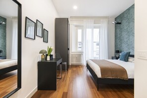 2 bedrooms, desk, iron/ironing board, WiFi
