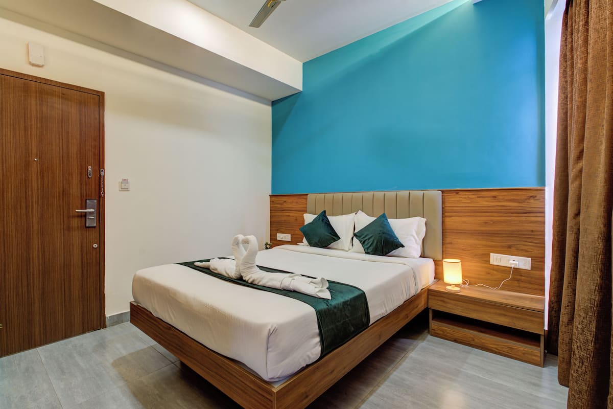 Premium Double Room | Desk, laptop workspace, free WiFi