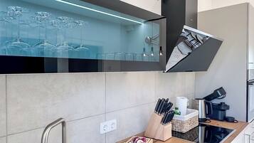 Fridge, stovetop, dishwasher, electric kettle