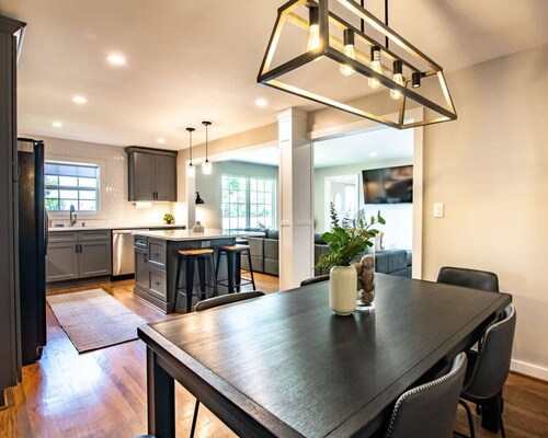 Family Retreat in Birmingham – 7BR/4BA