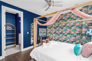 4 bedrooms, iron/ironing board, WiFi, bed sheets