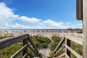 Beach nearby - Steps to the Beach! Hot Tub, Fire Pit & Playground! (Folly Beach)