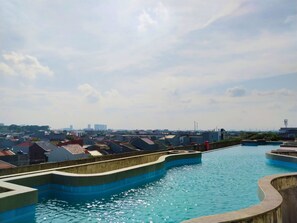Outdoor pool - Nusantara Metropolitan Park By Reccoma (Bekasi)