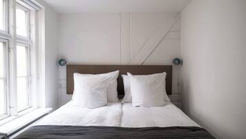 2 habitaciones, tabla de planchar con plancha, cuna de viaje y wifi