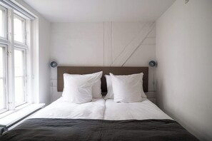 2 bedrooms, iron/ironing board, travel cot, WiFi
