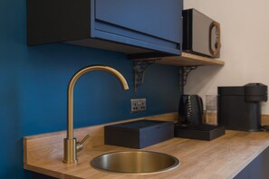 Deluxe Suite | Premium bedding, laptop workspace, iron/ironing board, free WiFi - Willingham House (Cambridge)