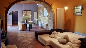 Smart-TV, Kamin, Videospiele, DVD-Player