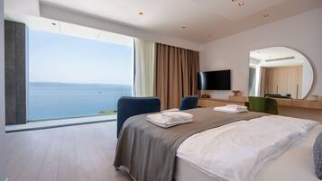 4 bedrooms, in-room safe, blackout curtains, iron/ironing board