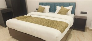 Double Room | Desk, laptop workspace, free WiFi