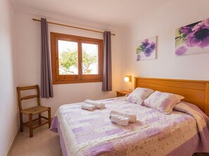 3 slaapkamers, een strijkplank/strijkijzer, wifi, beddengoed