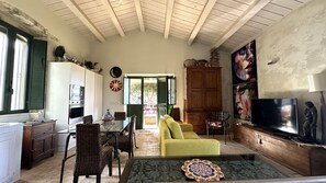 Smart TV - Sicilian villa surrounded by greenery (Canicattini Bagni)