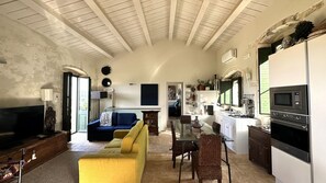 Smart TV - Sicilian villa surrounded by greenery (Canicattini Bagni)