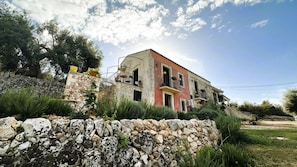 Exterior - Sicilian villa surrounded by greenery (Canicattini Bagni)