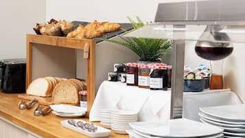 Desayuno completo los fines de semana (GBP 12 por persona)