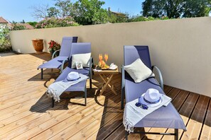 Terrace/patio - Charming new air-conditioned villa just 10 minutes from Les Baux de Provnce, a sure-fire favourite! (Mas-Blanc-des-Alpilles)