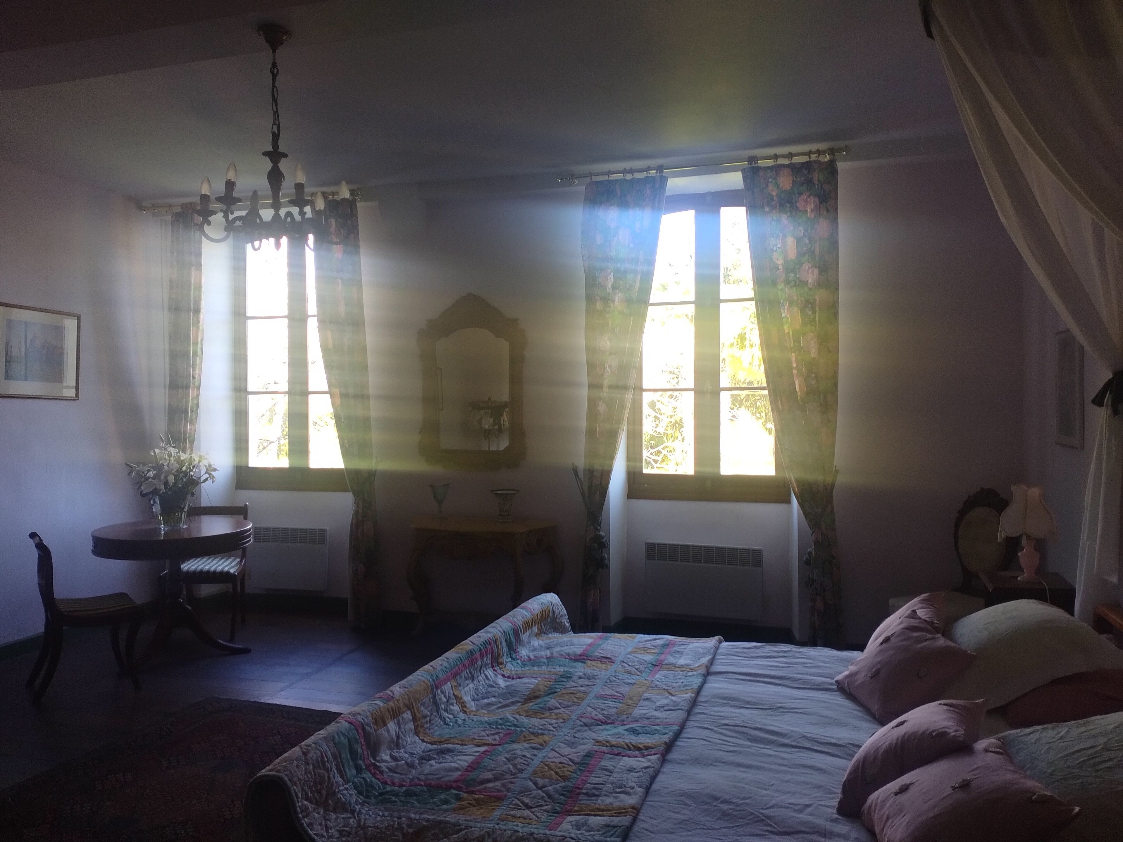 5 habitaciones, tabla de planchar con plancha y wifi gratis 