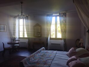 5 makuuhuonetta, silitysrauta/-lauta, ilmainen Wi-Fi, vuodevaatteet