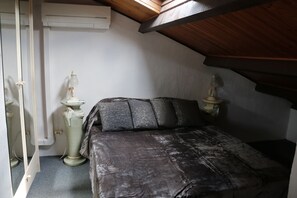 2 Schlafzimmer, Schreibtisch, Bügeleisen/Bügelbrett, Reisekinderbett